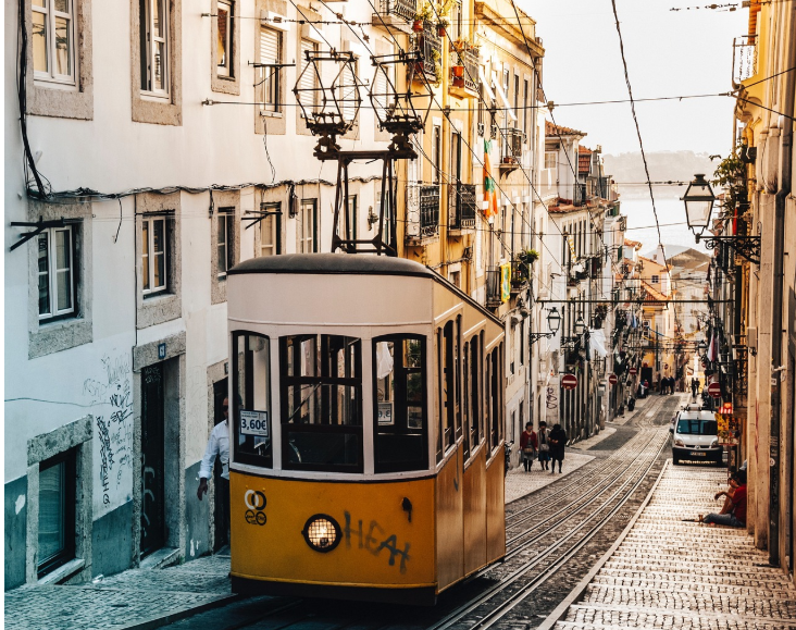 ZTL – Zone a Transizione Limitata. I gap di mobilità sostenibile a Napoli